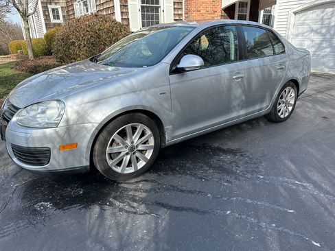 Used 2010 Volkswagen Jetta Wolfsburg Edition image 4