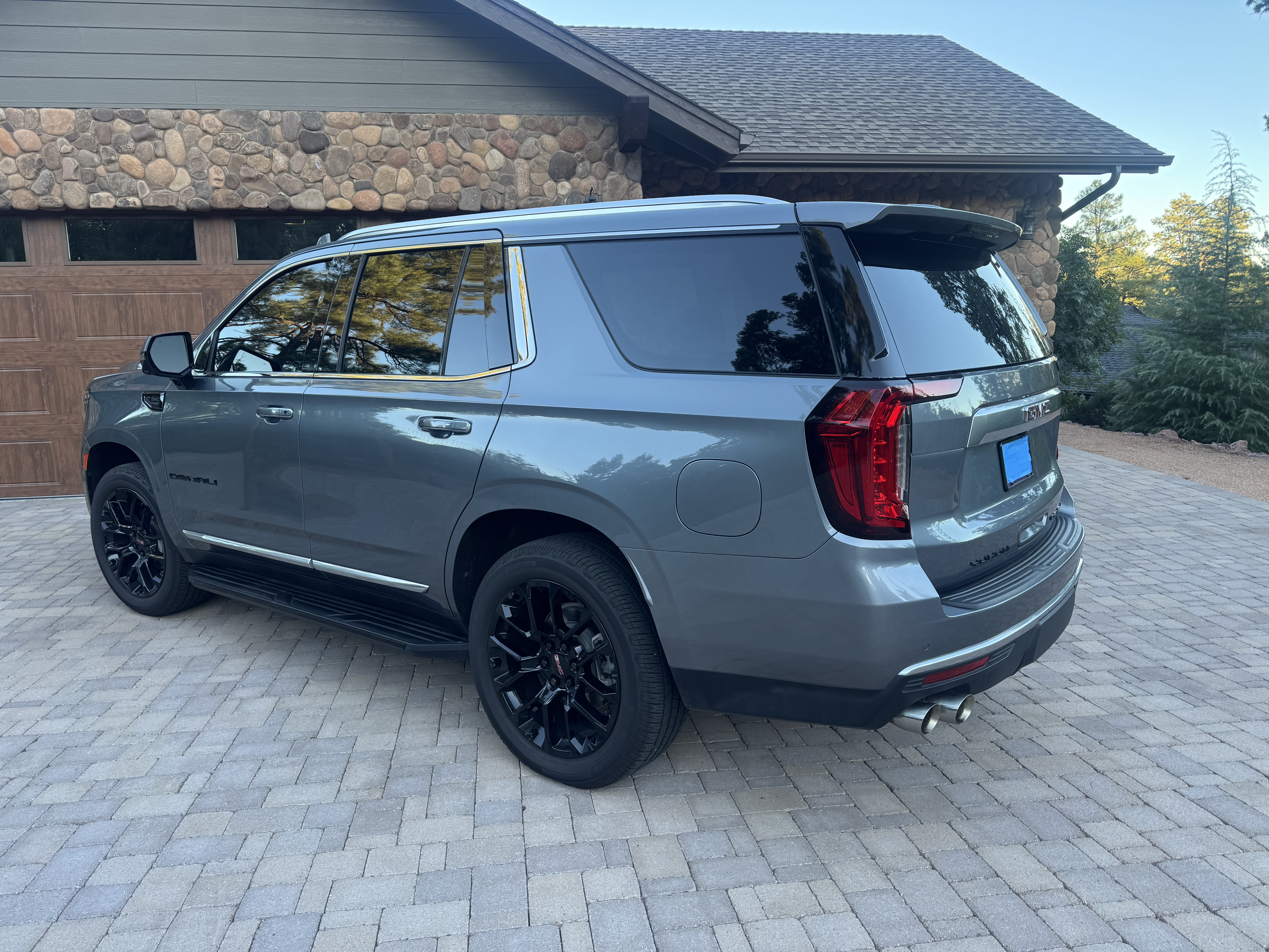 Used 2022 GMC Yukon Denali AWD/4WD image 1