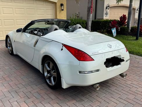 Used 2006 Nissan 350Z Touring image 8