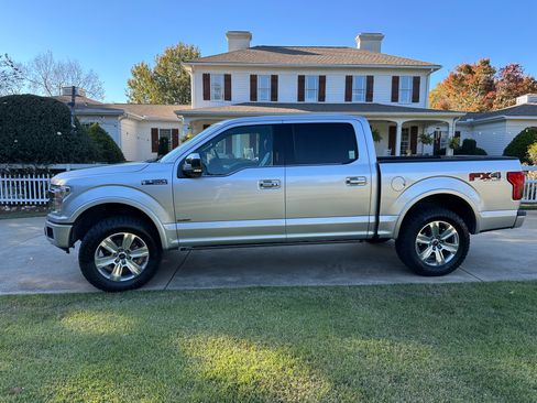 Used 2018 Ford F150 Platinum w/ Equipment Group 701A Luxury image 8