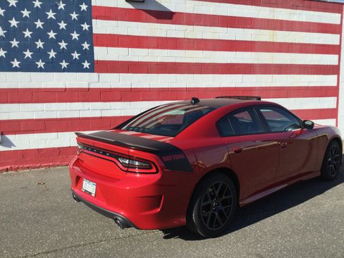 Used 2017 Dodge Charger R/T image 3