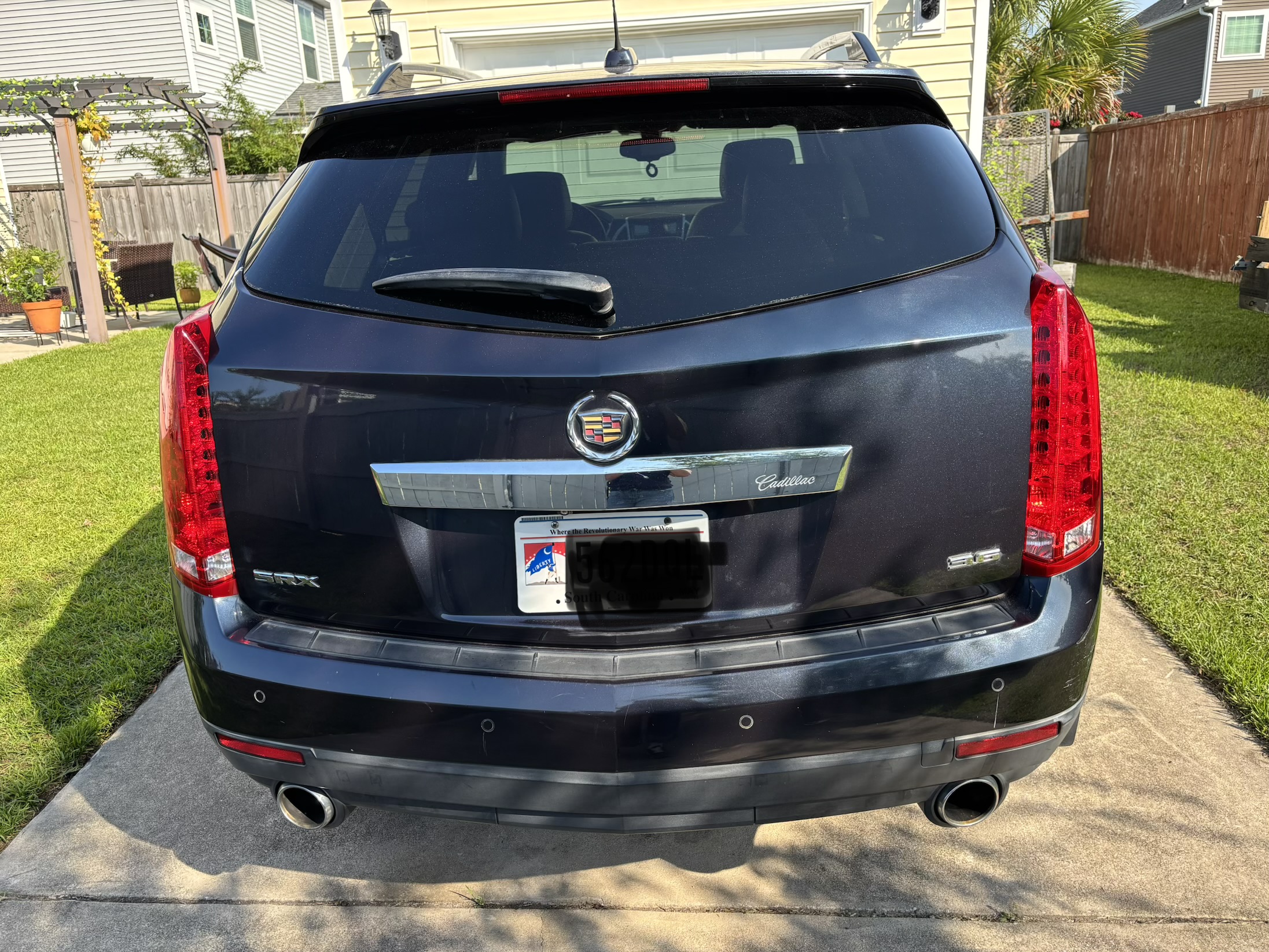 Used 2016 Cadillac SRX Luxury FWD image 2