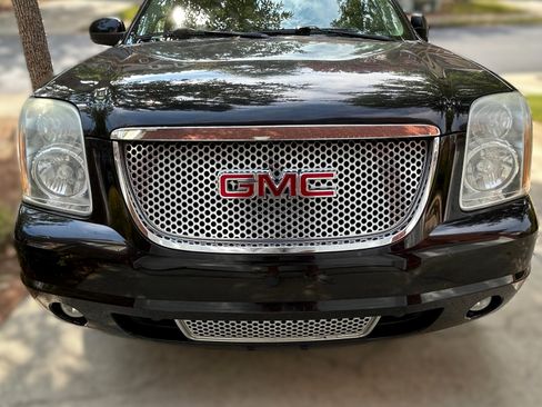 Used 2009 GMC Yukon XL Denali image 4