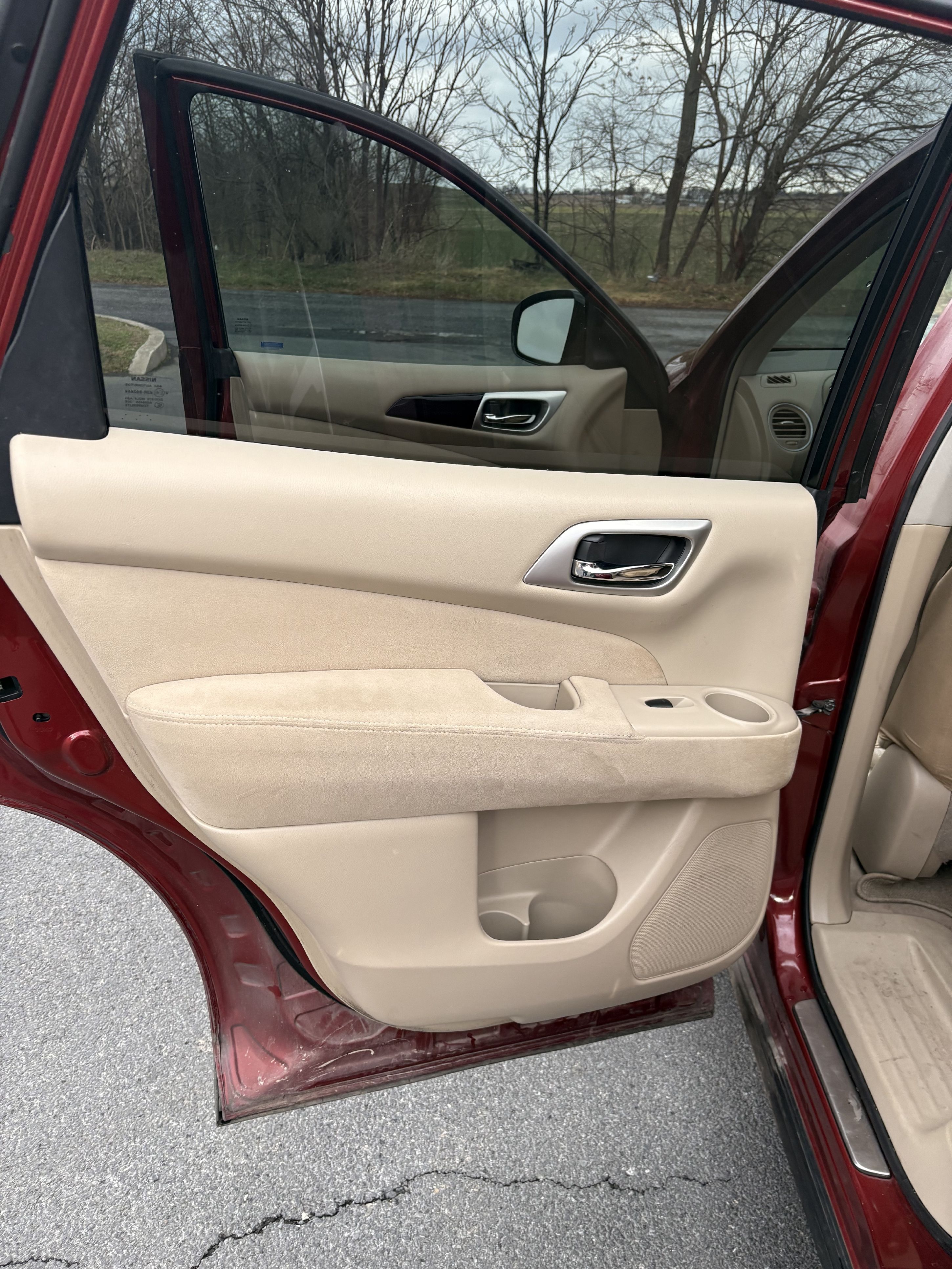 Used 2013 Nissan Pathfinder SV w/ Cargo Pkg AWD/4WD image 11