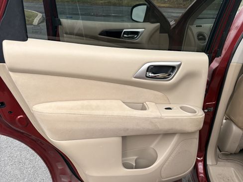 Used 2013 Nissan Pathfinder SV w/ Cargo Pkg image 11