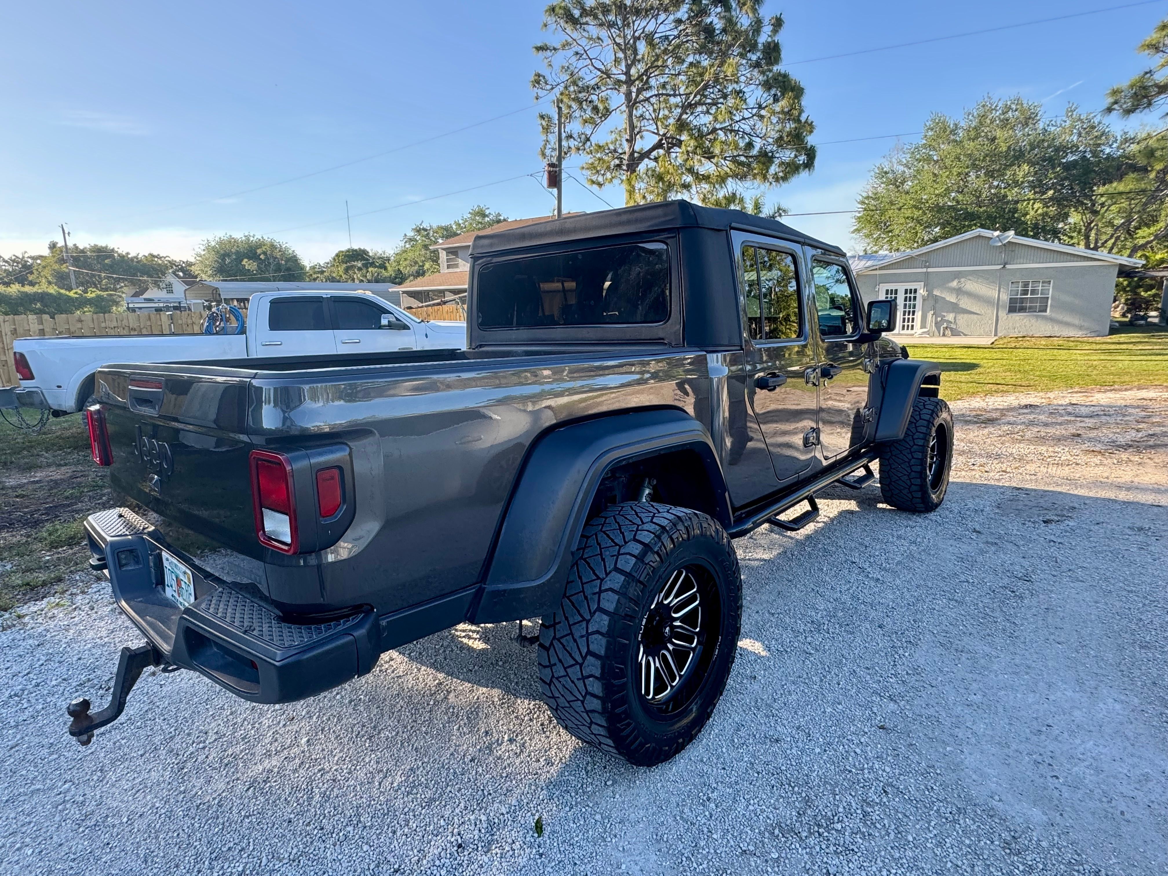 Used 2021 Jeep Gladiator Sport AWD/4WD image 6
