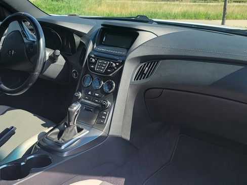 Used 2015 Hyundai Genesis 3.8 image 18