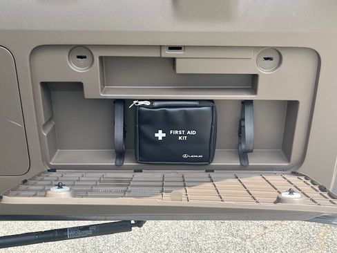 Used 2015 Lexus GX 460 w/ Premium Package image 18