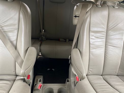 Used 2011 Toyota Sienna XLE image 17