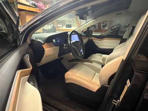 Used 2019 Tesla Model X 75D AWD/4WD image 8