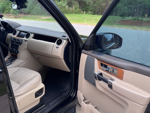 Used 2015 Land Rover LR4 HSE AWD/4WD image 13