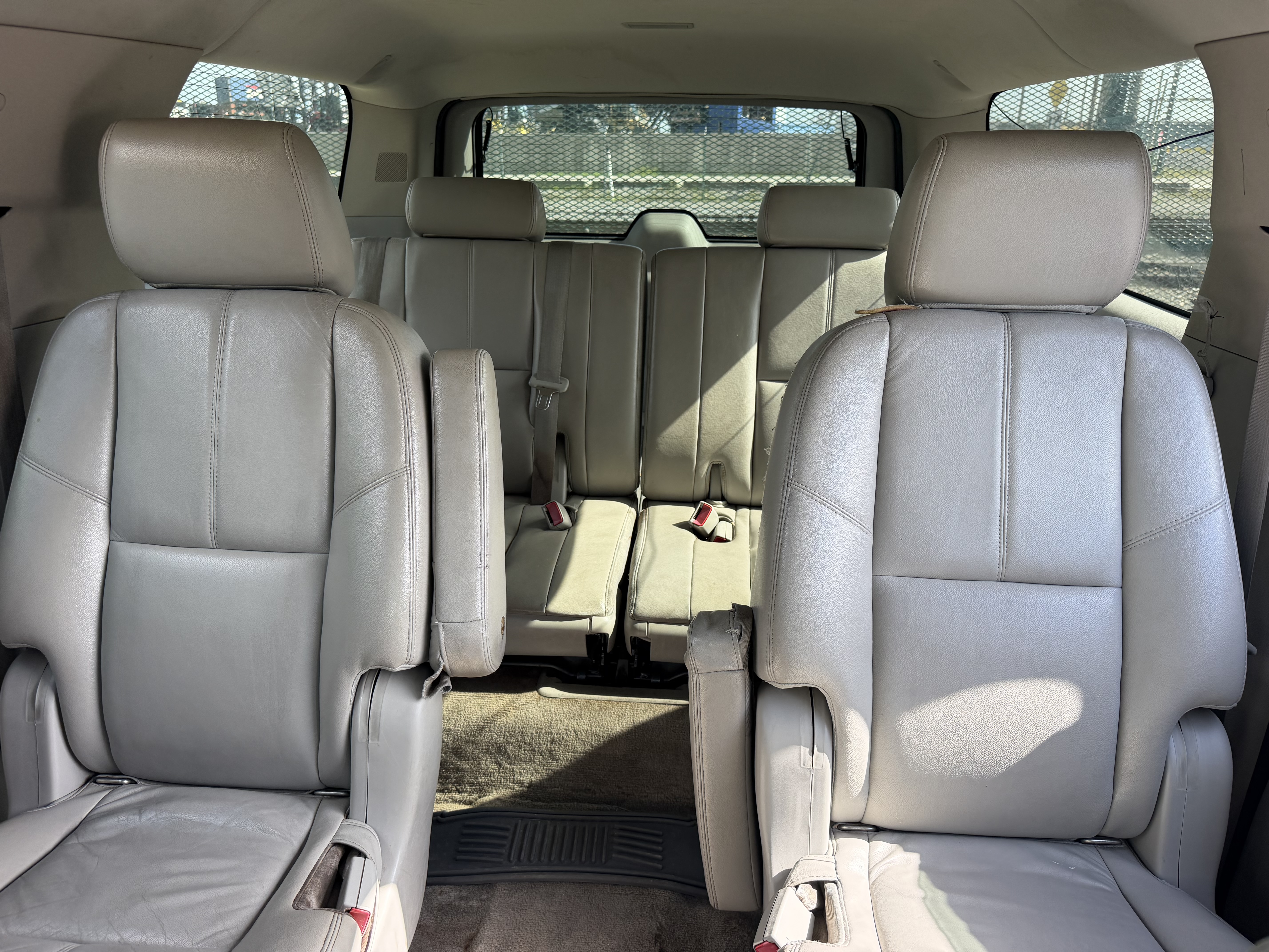 Used 2011 Chevrolet Suburban LT RWD image 5