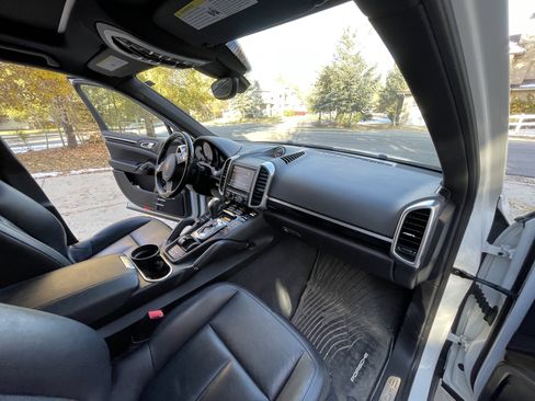Used 2014 Porsche Cayenne Diesel Platinum Edition image 12