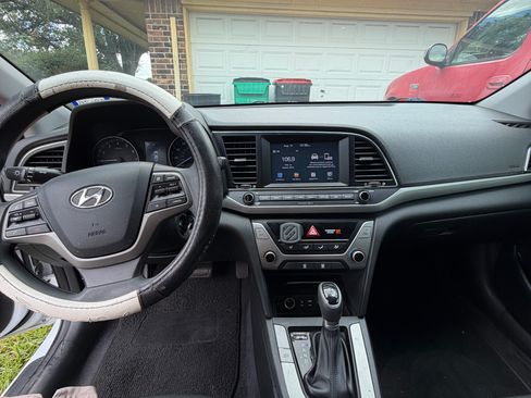Used 2018 Hyundai Elantra SEL FWD image 9