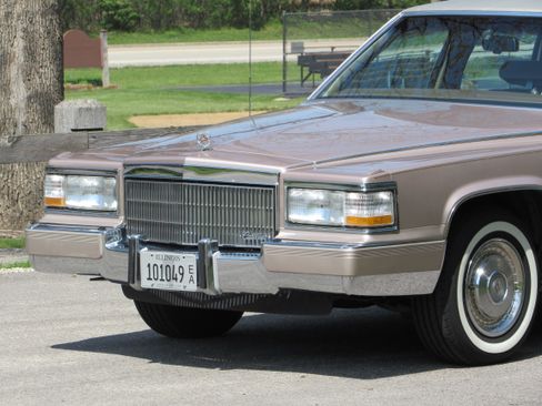 Used 1992 Cadillac Brougham RWD image 24