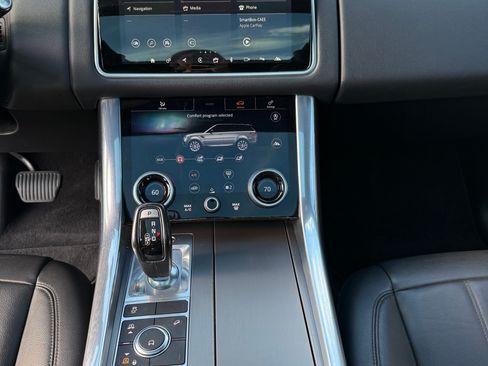 Used 2022 Land Rover Range Rover Sport SE image 17