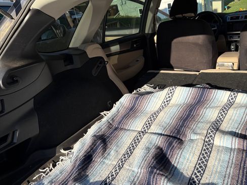 Used 2017 Subaru Outback 2.5i Premium image 7