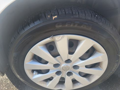 Used 2018 Nissan Sentra S image 10