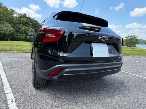 Used 2025 Chevrolet Trax RS w/ Sunroof Package FWD image 5