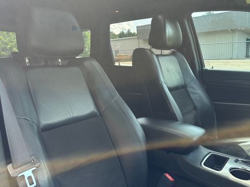 Used 2020 Jeep Grand Cherokee Altitude RWD image 12