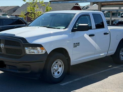 Used 2019 RAM 1500 ST AWD/4WD image 2
