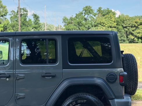 Used 2018 Jeep Wrangler Unlimited Sport AWD/4WD image 10