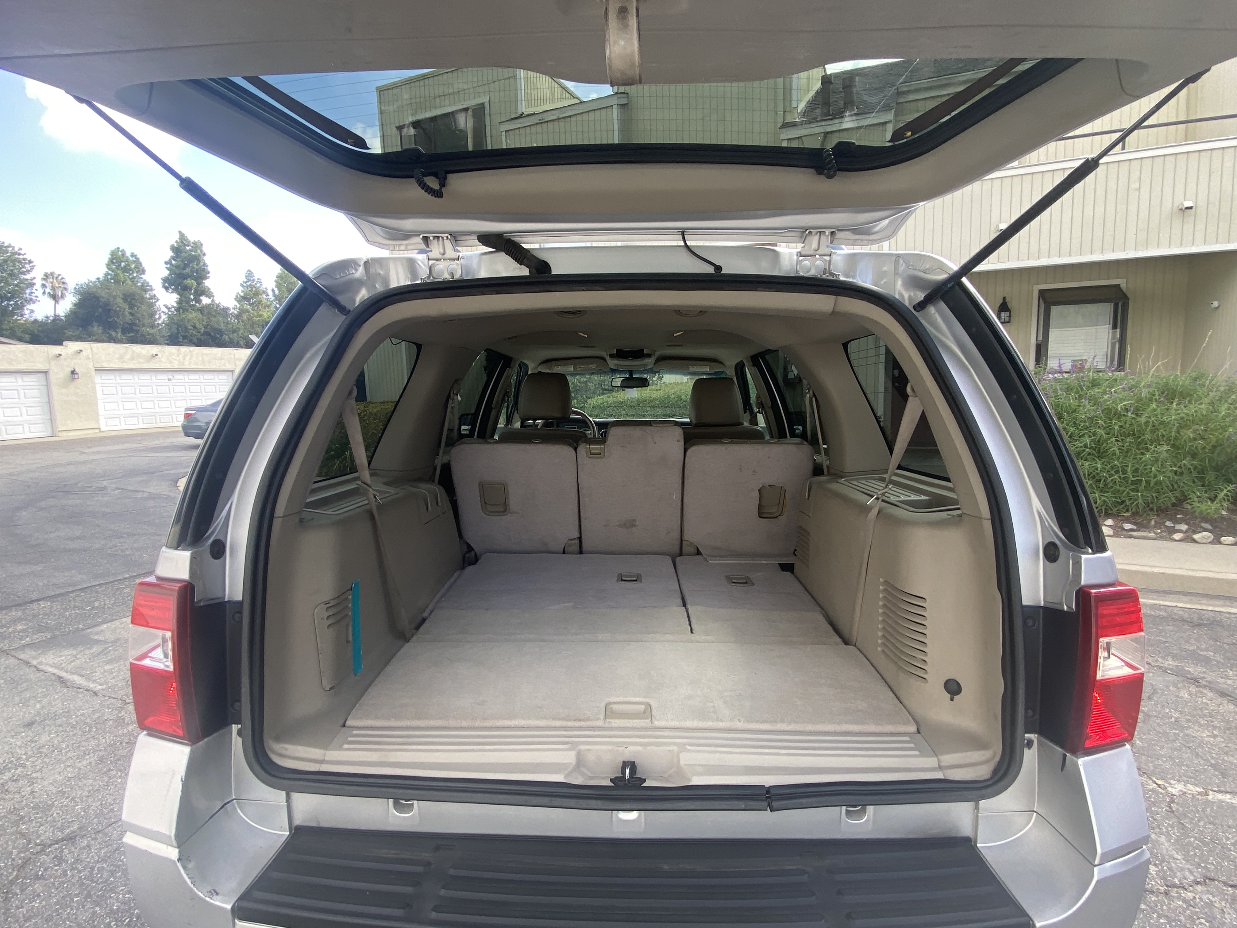 Used 2010 Ford Expedition XLT AWD/4WD image 11