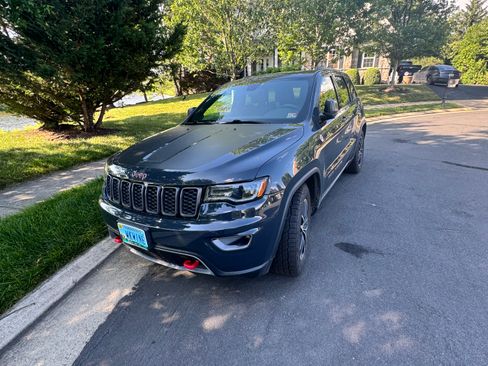 Used 2018 Jeep Grand Cherokee Trailhawk w/ Trailhawk Luxury Group image 8