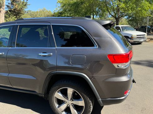 Used 2015 Jeep Grand Cherokee Limited w/ Trailer Tow Group IV AWD/4WD image 10