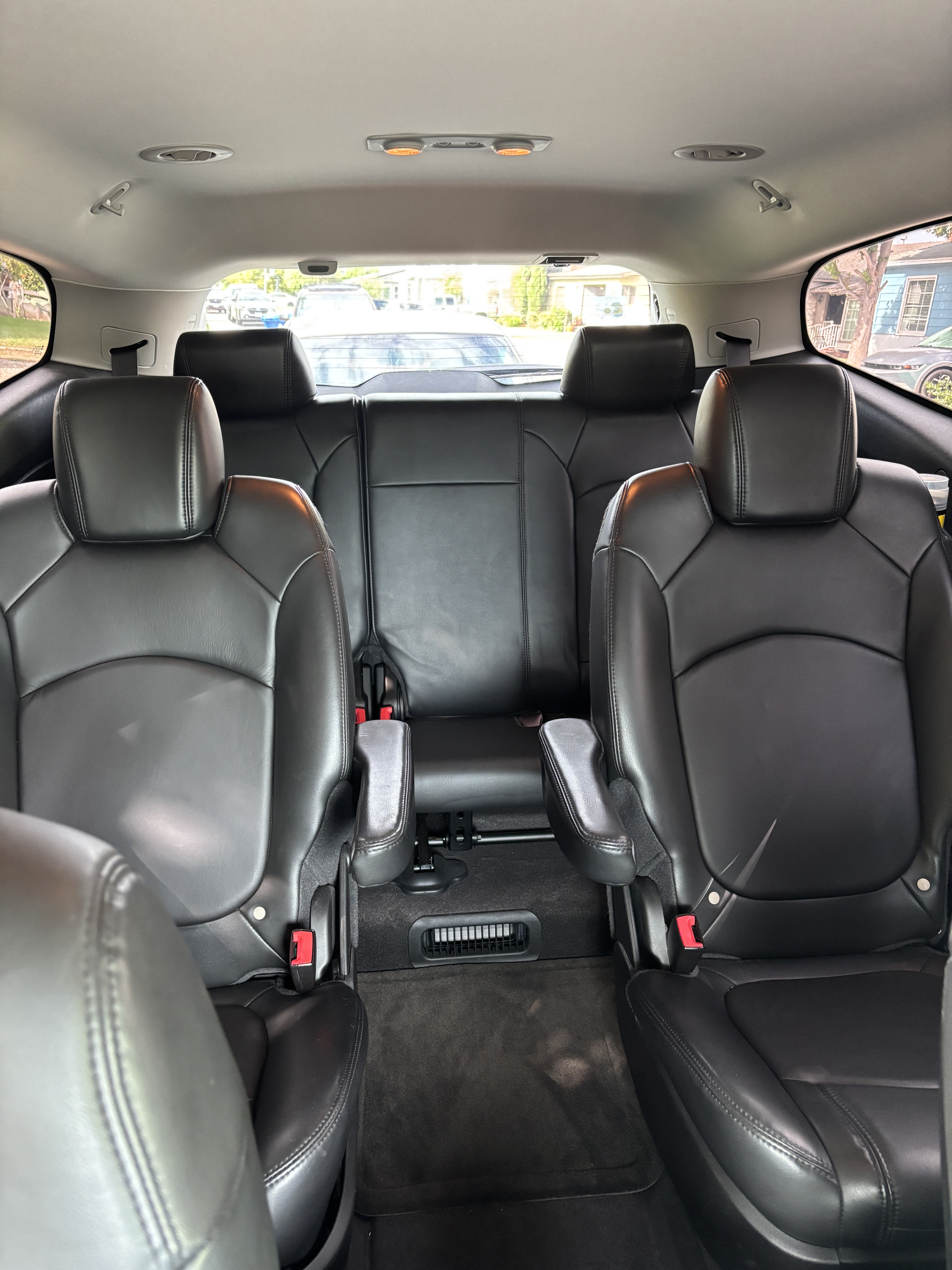 Used 2009 Chevrolet Traverse LT w/ California Edition Package FWD image 16