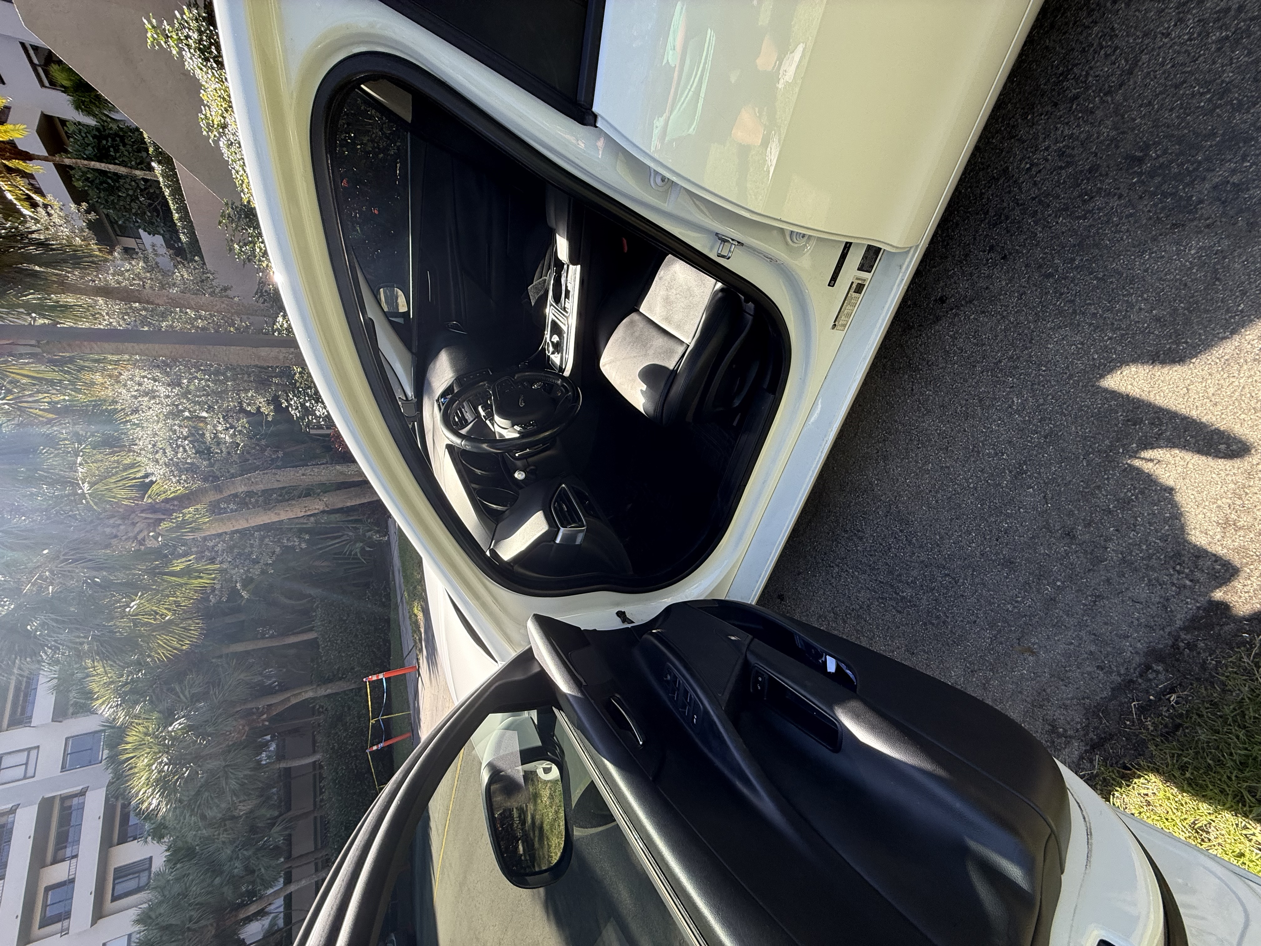 Used 2017 Jaguar XE RWD image 9