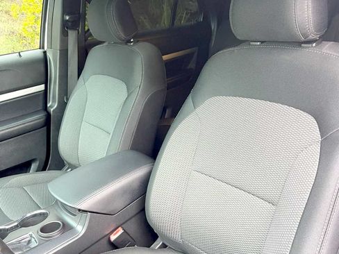 Used 2016 Ford Explorer XLT w/ Equipment Group 201A image 9