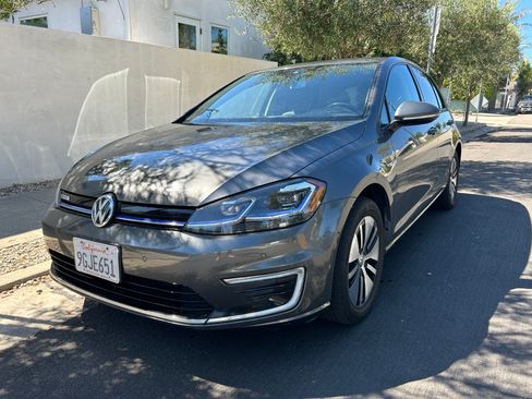 Used 2019 Volkswagen e-Golf SEL Premium image 2