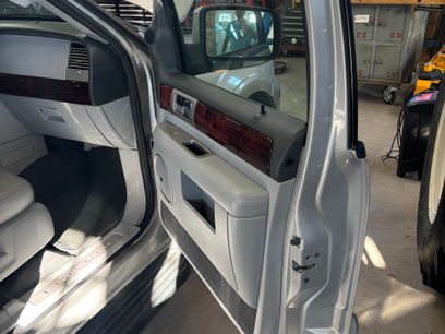 Used 2005 Lincoln Navigator 4WD