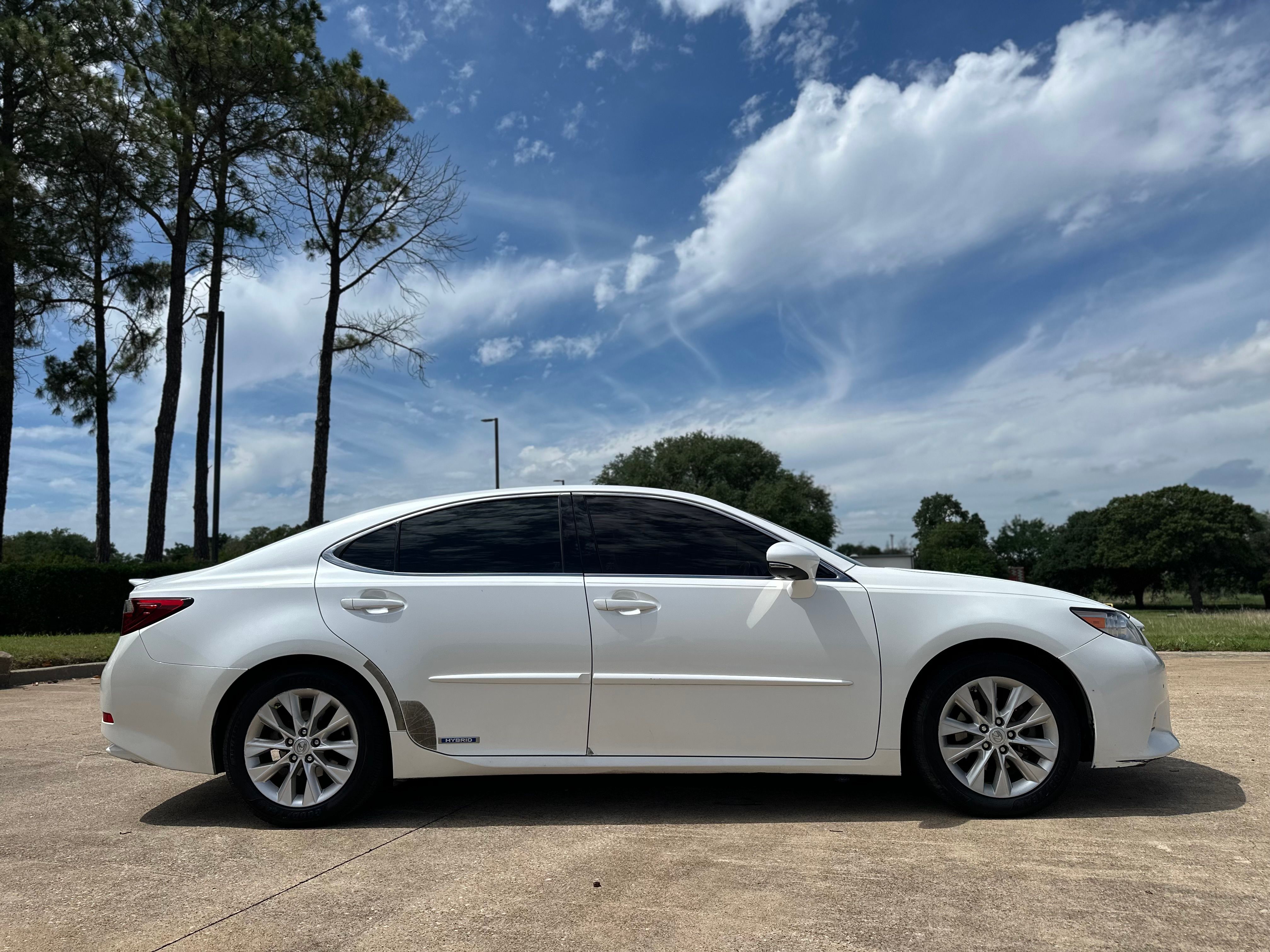 Used 2013 Lexus ES 300h w/ Luxury Pkg FWD image 26