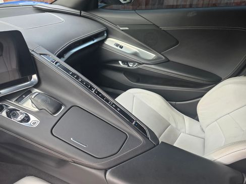 Used 2021 Chevrolet Corvette Stingray Convertible w/ Z51 Performance Package RWD image 10