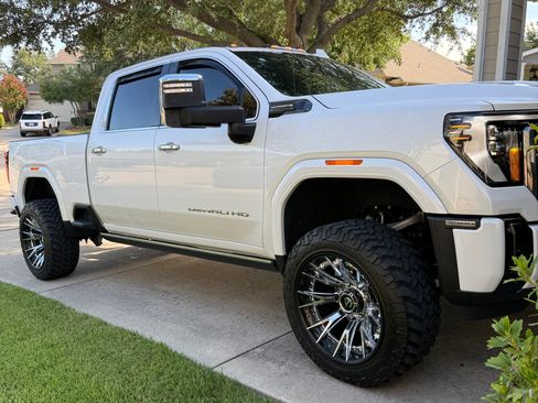 Used 2024 GMC Sierra 3500 Denali Ultimate AWD/4WD image 6