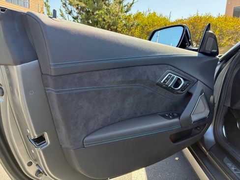 Used 2025 BMW Z4 M40i w/ Edition RWD image 16