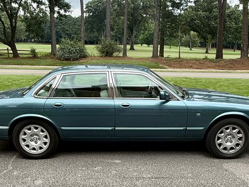Used 1999 Jaguar XJ8 RWD image 1