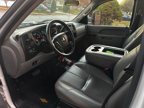 Used 2013 Chevrolet Silverado 3500 W/T w/ Snow Plow Prep Package image 9