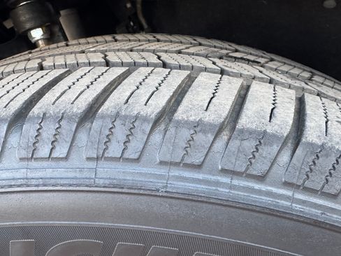 Used 2011 Jeep Grand Cherokee Limited image 10