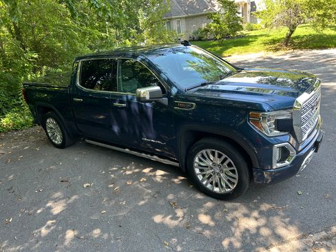 Used 2019 GMC Sierra 1500 Denali w/ Denali Ultimate Package AWD/4WD image 9