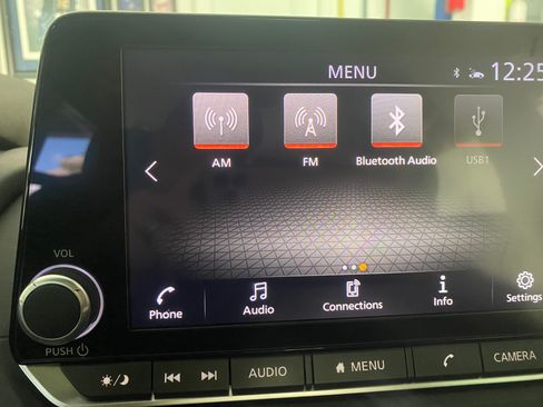 Used 2023 Nissan Rogue SV FWD image 15