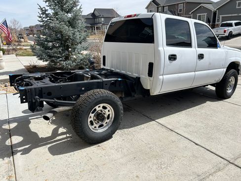 Used 2005 Chevrolet Silverado 2500 LT w/ Heavy-Duty Power Package image 5