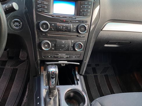Used 2016 Ford Explorer XLT image 10