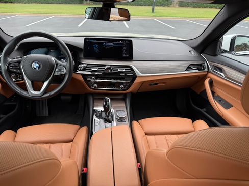 Used 2023 BMW 530e xDrive AWD/4WD image 2