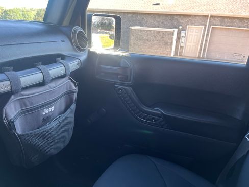Used 2017 Jeep Wrangler Unlimited Sport w/ Connectivity Group AWD/4WD image 23