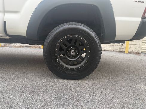 Used 2011 Toyota Tacoma 4x4 Double Cab image 5