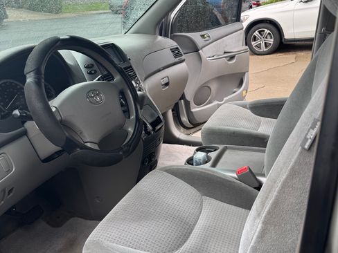 Used 2007 Toyota Sienna CE image 6