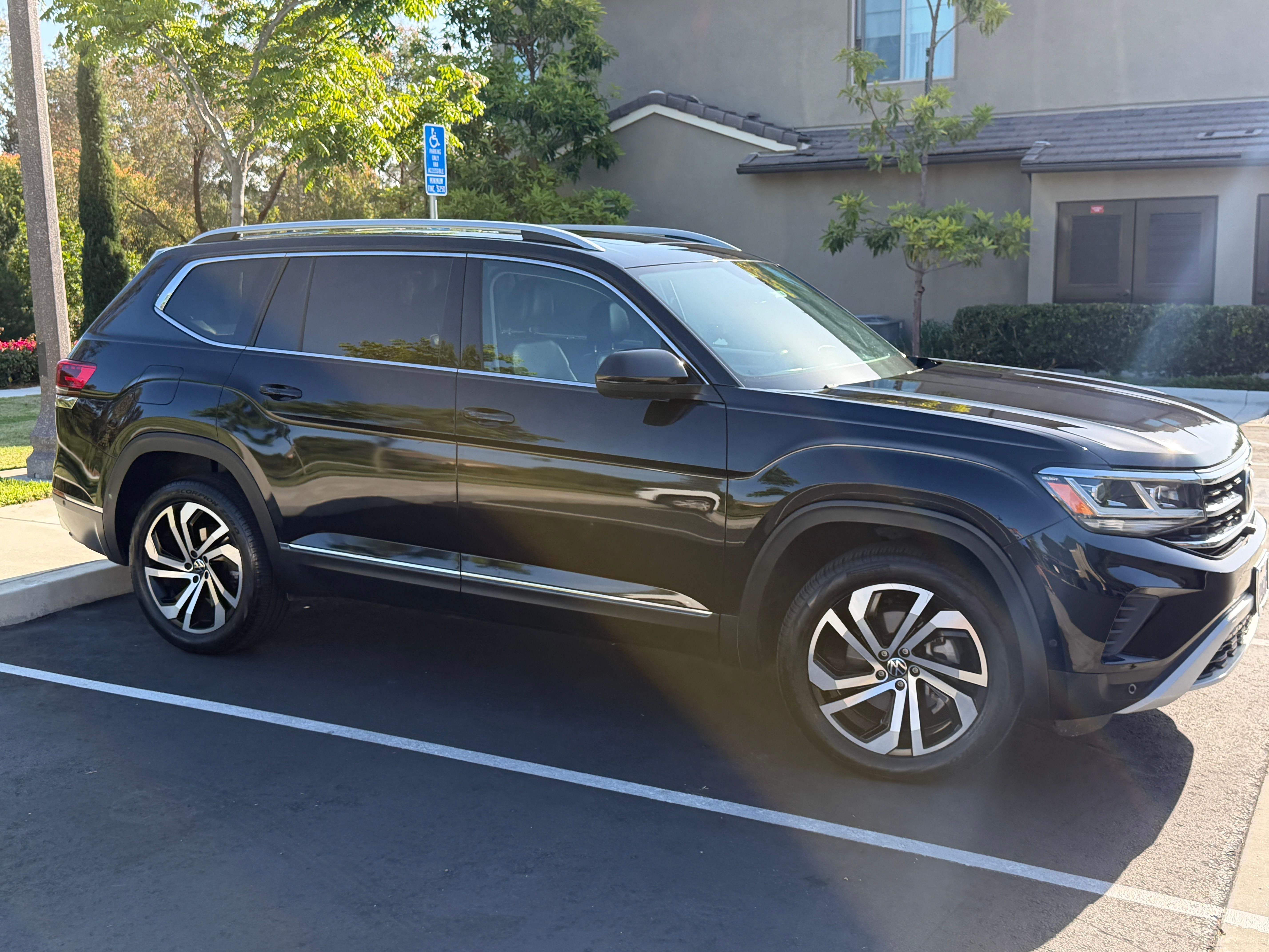 Used 2021 Volkswagen Atlas SEL Premium AWD/4WD image 5